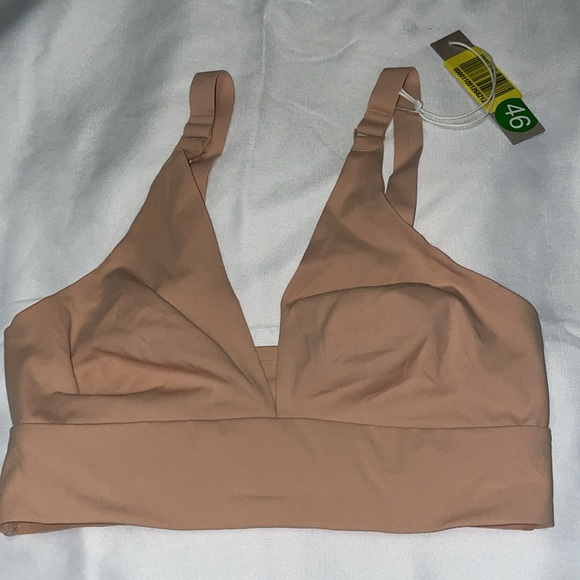 46EG.- The Invisible Bra. - Picture 6 of 7